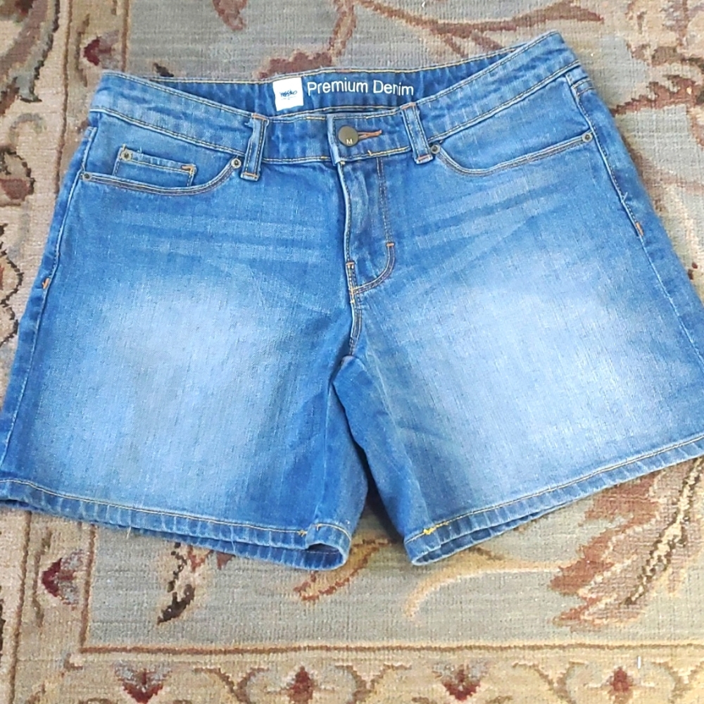 Short jean Mossimo  Premium Denim size 4 fit 3 Great conditions
